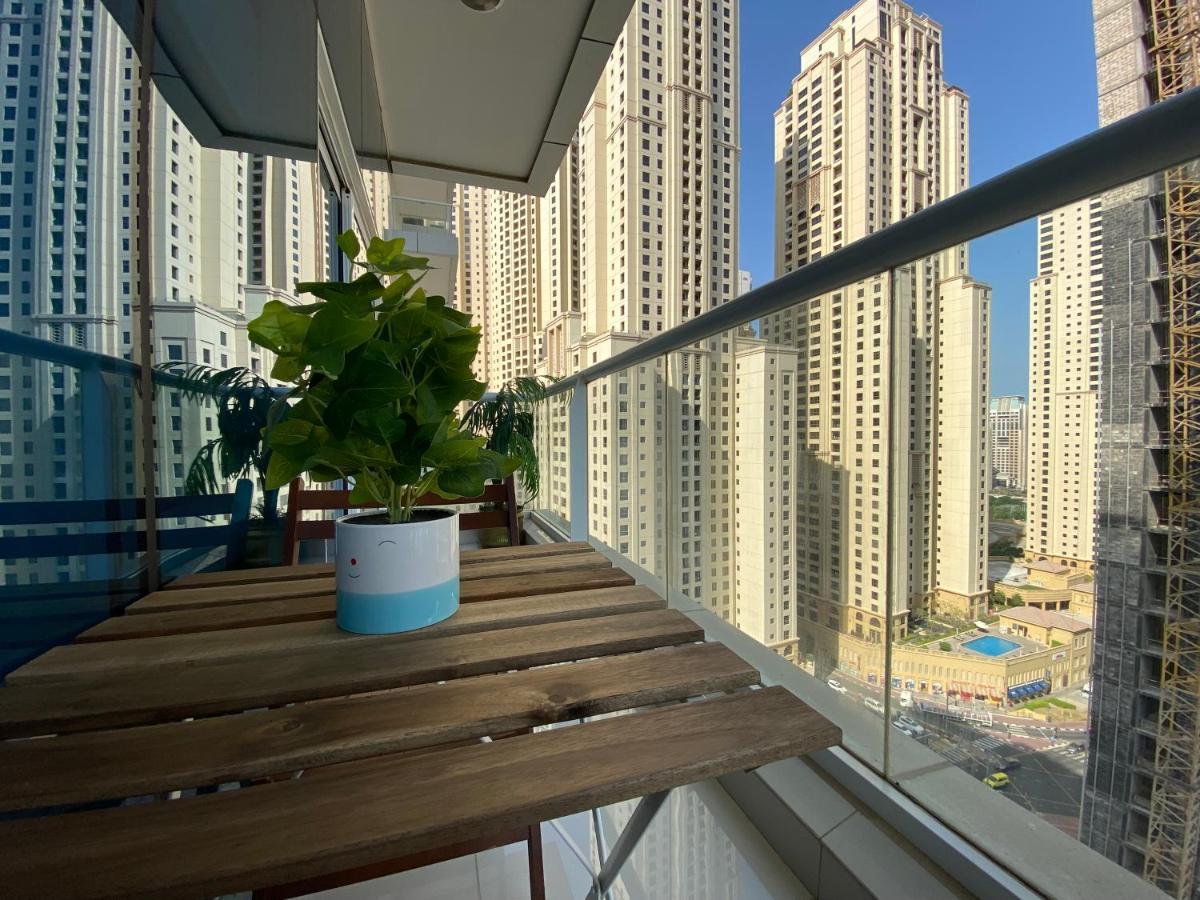 Walk To The Beach Or Enjoy The Amazing View From The Balcony Apartment Dubai