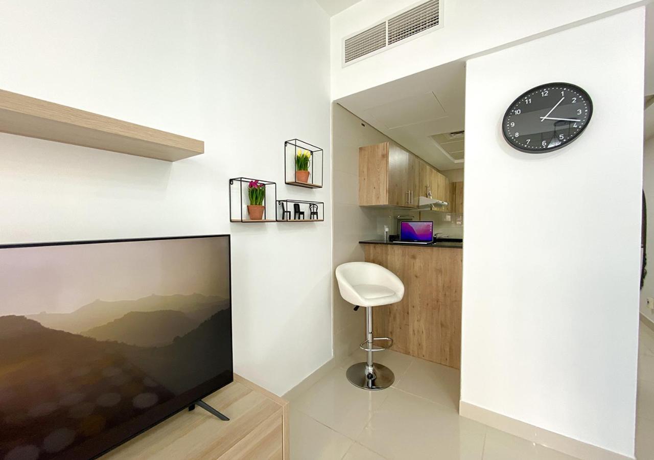 Apartment Walk To The Beach Or Enjoy The Amazing View From The Balcony