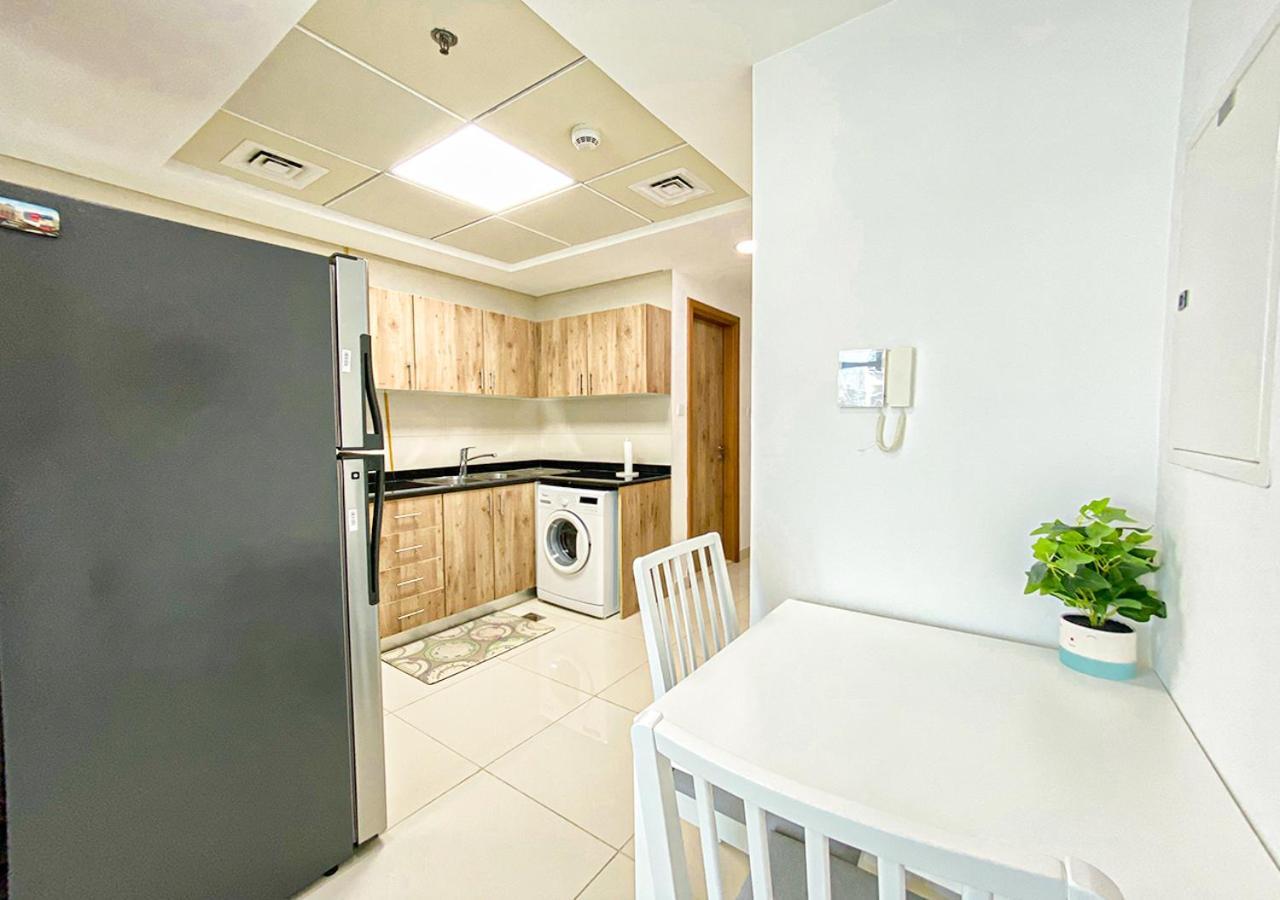 Walk To The Beach Or Enjoy The Amazing View From The Balcony Apartment *