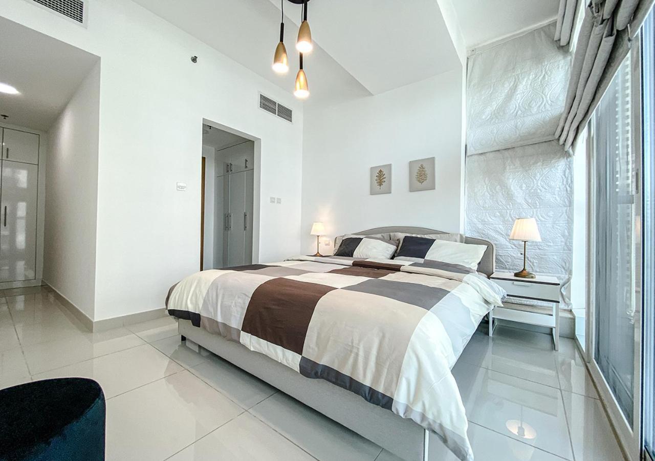 Walk To The Beach Or Enjoy The Amazing View From The Balcony Dubai