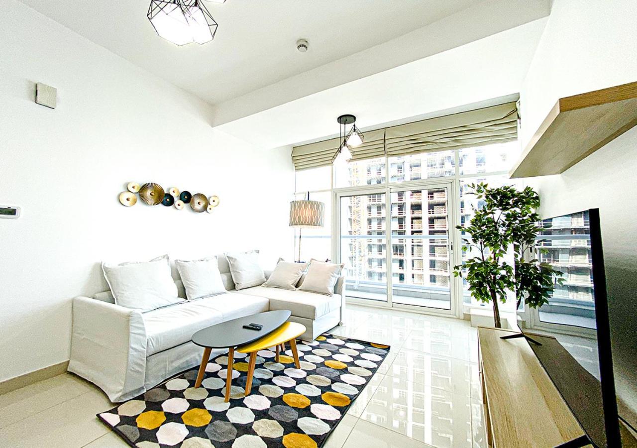 Walk To The Beach Or Enjoy The Amazing View From The Balcony Apartment