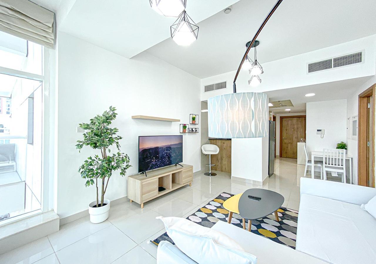 Walk To The Beach Or Enjoy The Amazing View From The Balcony * Dubai